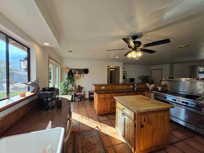 Foto del edificio - 2029 Willow Glen Rd