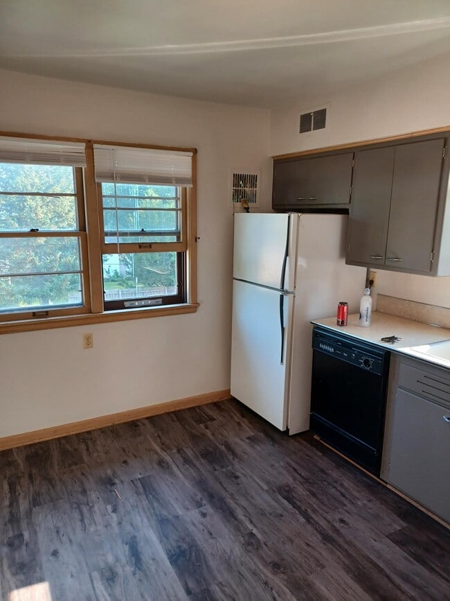 Building Photo - 7936 W Becher St