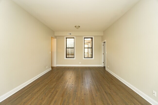 Foto del edificio - 3405 W Fullerton Ave