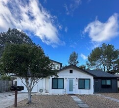 Building Photo - 152 Cuesta Dr