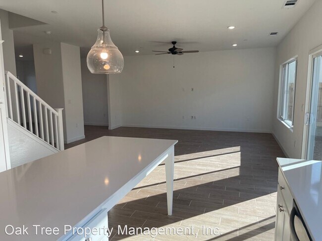 Foto del edificio - 4 br, 2.5 bath House - 5828 E. Rayburn Avenue