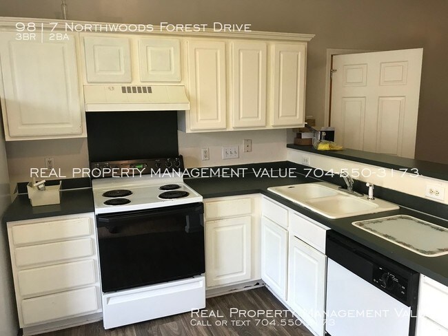 Building Photo - 9817 Northwoods Forest Dr