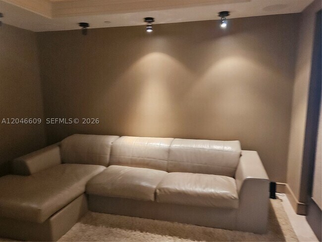Foto del edificio - 20201 E Country Club Dr