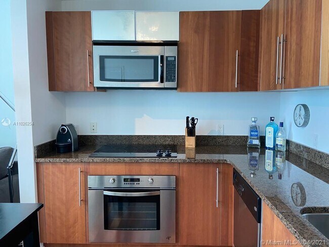 Building Photo - 300 S Biscayne Blvd