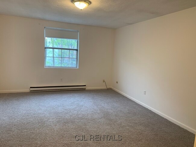 Building Photo - 2 Viking Ct