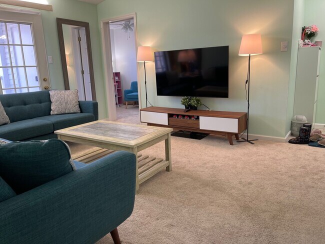 Foto del edificio - 905 Hanna Place Ct