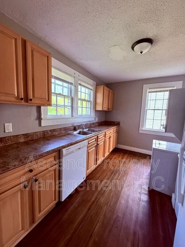 Building Photo - 1307 Moss St