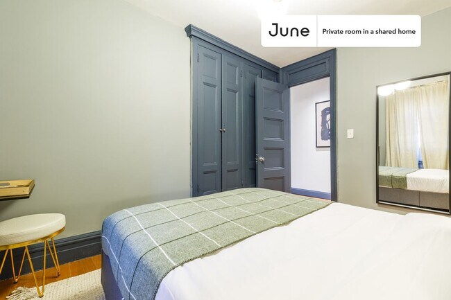 Foto del edificio - Private bedroom in 4 bed/1 bath Home