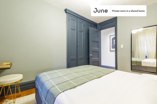 Building Photo - Private bedroom in 4 bed/1 bath Home