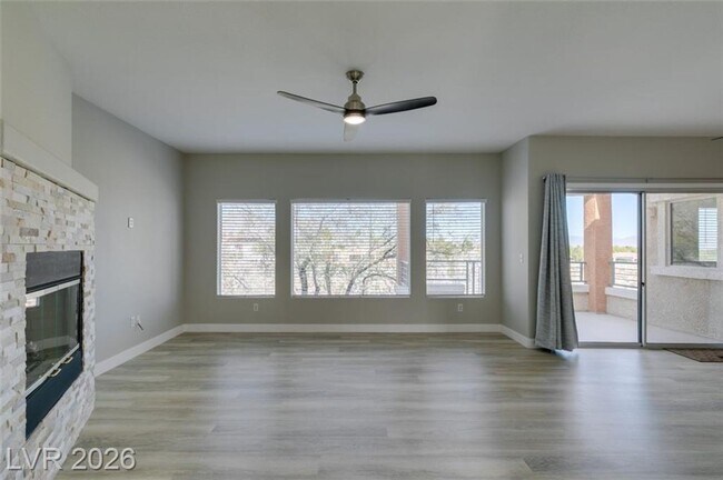 Foto del edificio - Beautiful Summerlin Condo with Mountain Views, Fireplace & Resort-Style Amenities!