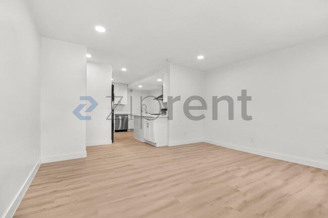 Building Photo - Unit