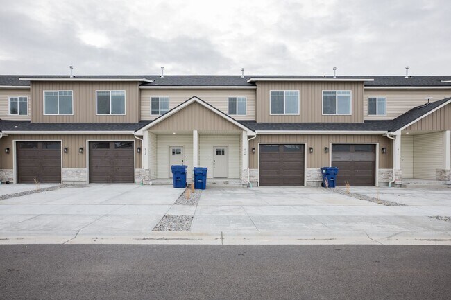 Foto del edificio - BRAND NEW 3 BED 2.5 BATH HOMES IN ST ANTHONY