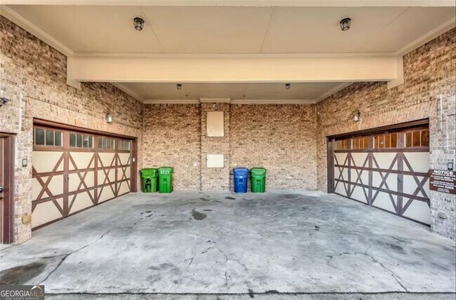 Building Photo - 629 Boulevard NE