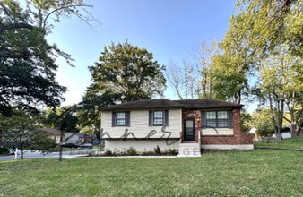 Building Photo - 805 NW Oxford Dr