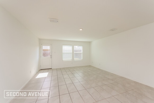 Foto del edificio - 6077 Determine Ln