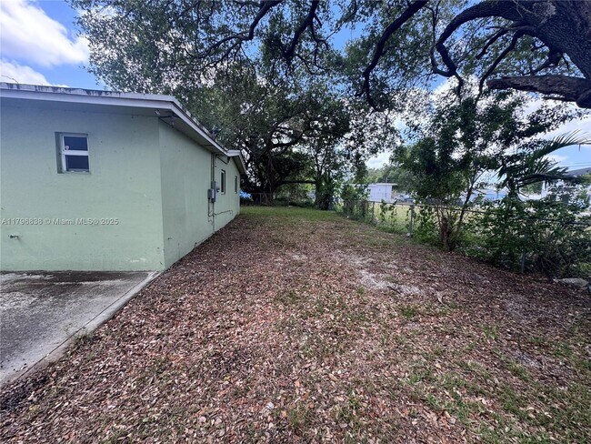 Foto del edificio - 8092 NW 14th Ct