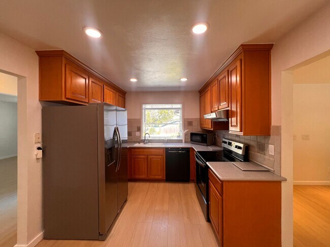 Building Photo - Discover Your Dream Home in Pittsburg, CA