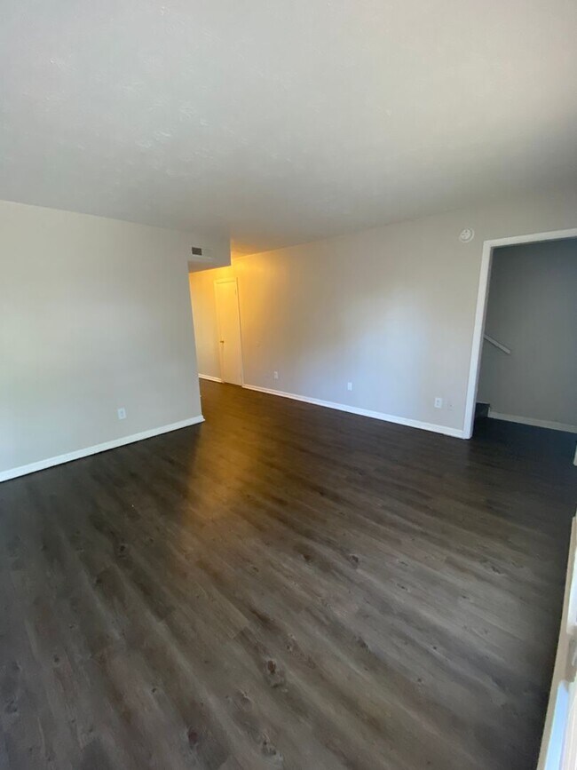 Foto del edificio - Spacious condo close to campuses in Chateau De Ville