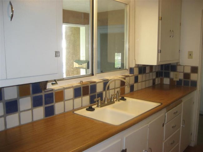 Building Photo - 708 Carlisle Blvd NE