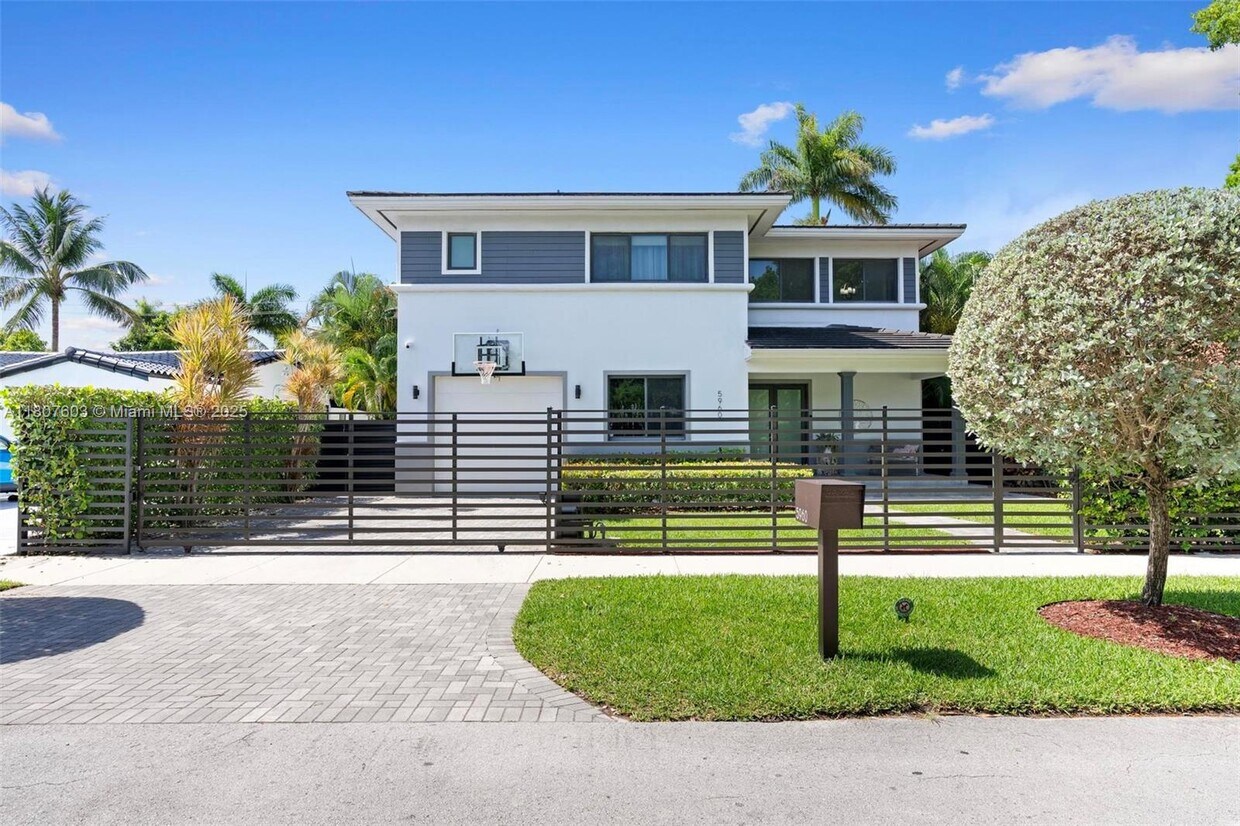 Foto principal - 5960 SW 41st St