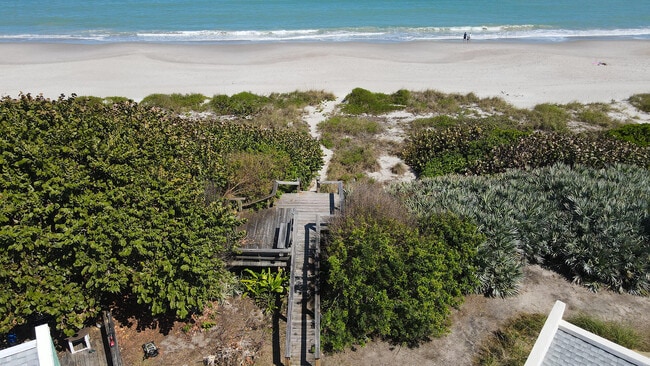 Building Photo - 959 N Hwy A1A