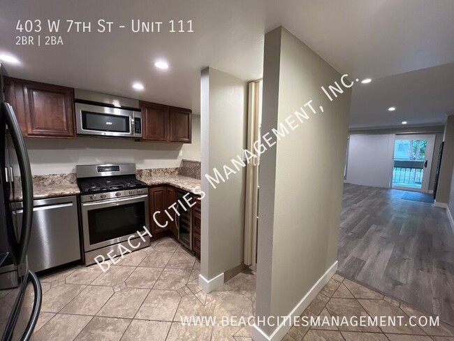 Building Photo - 403 W 7th St