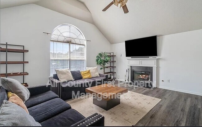 Foto del edificio - 3644 Gray Birch Dr