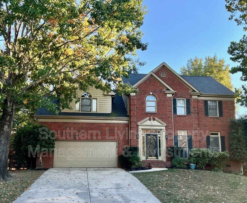 Primary Photo - 214 Southern Cross Ln