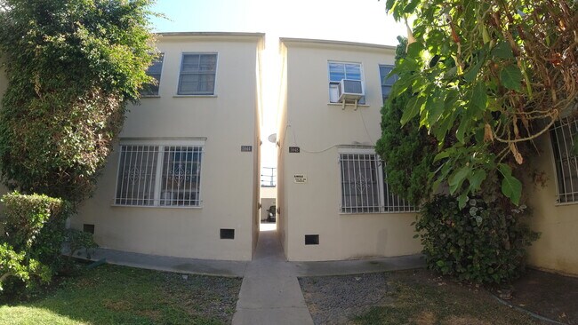Foto del edificio - 5944 Melrose Ave