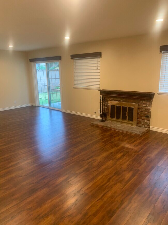 Living room with fireplace - 944 Eastglen Dr