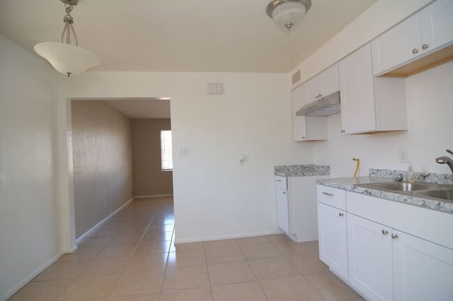Foto del edificio - Charming 3 Bedroom 2 Bath House! Close to the UofA and Downtown!