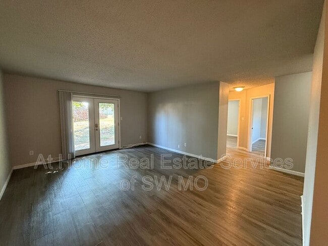 Building Photo - 3508 S Farm Rd 135