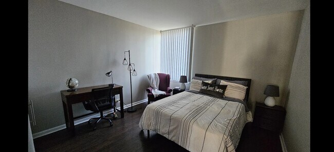 Foto del edificio - 6020 E Lake Dr