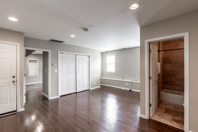 Foto del edificio - 1530 N Greenview Ave