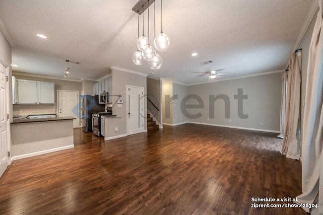 Building Photo - 7501 Shadowridge Run