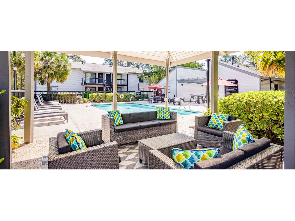 Smaller Pool lounge area - Grayton on Dean