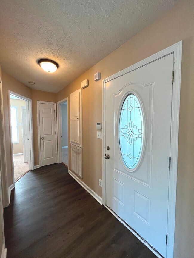 Foto del edificio - Available Now!  Beautiful ranch style home at Exit 1, pets allowed!