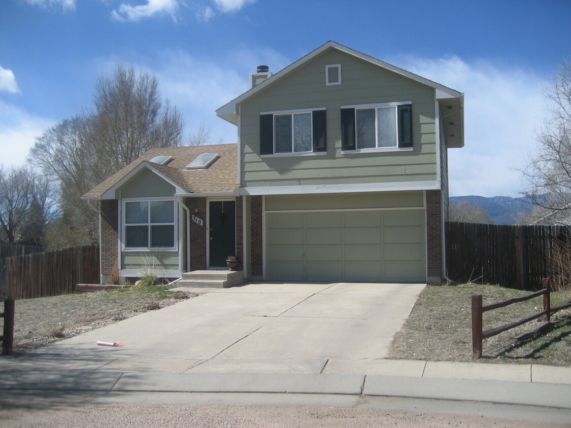 Primary Photo - Cozy 3 bedroom home on Briggs Place