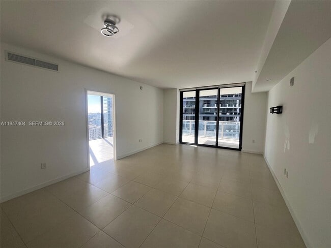 Building Photo - 1010 Brickell Ave