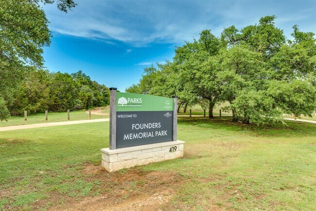 Foto del edificio - 418 Grand Prairie Cir