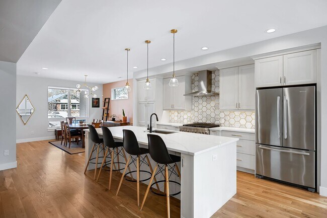 Building Photo - Modern 4BD, 4BA Home With 2-Car Garage, On...