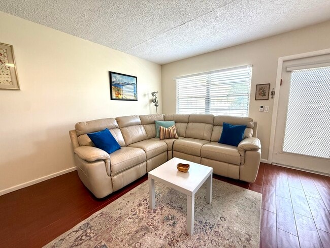 Building Photo - 143 Dorset D