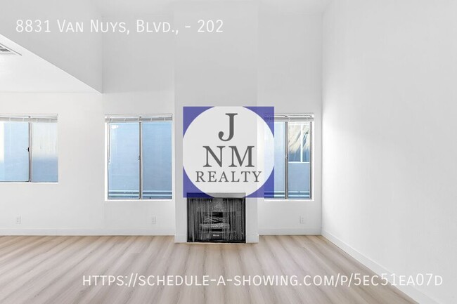 Building Photo - Beautiful updated spacious 1 Bed + 1 Bath ...