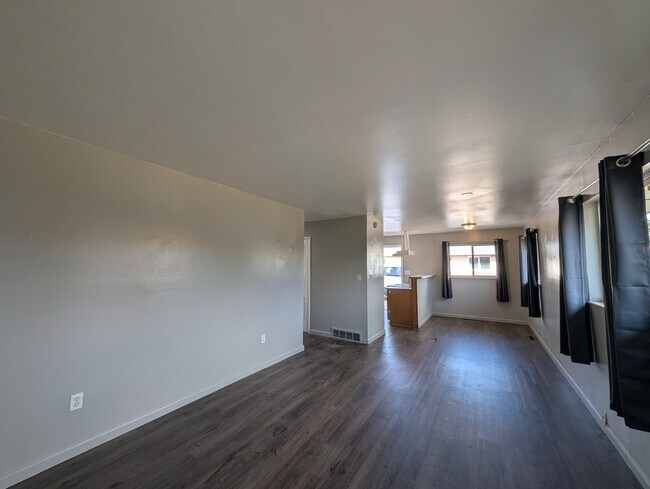 Foto del edificio - 12800 E 13th Pl