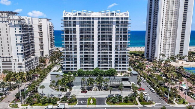 Foto del edificio - 3100 N Ocean Dr