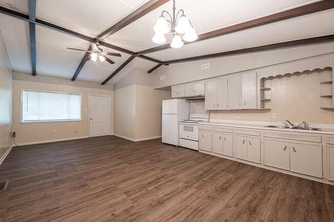 Building Photo - 4 Fulmer Ln