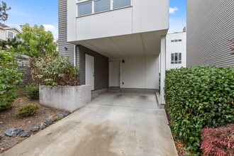 Building Photo - 3410 22nd Ave W