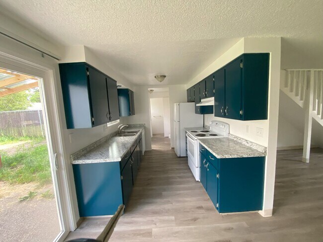 Building Photo - 219S40th - FH