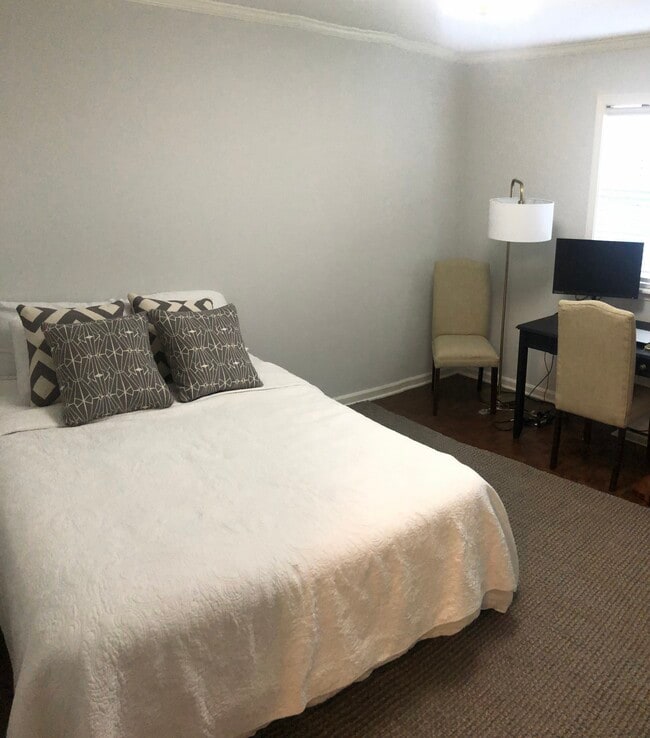Foto del edificio - 3733 Jamestown Cir