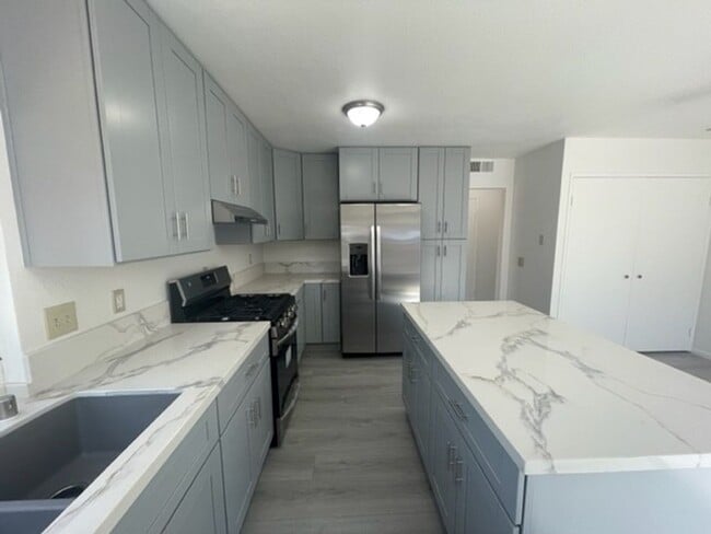Building Photo - Recently remodeled throughout 3 bedrooms, ...
